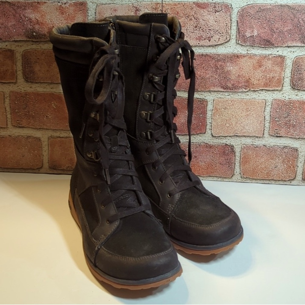 Chaco Lodge Waterproof Women's Boots - Size 7.5